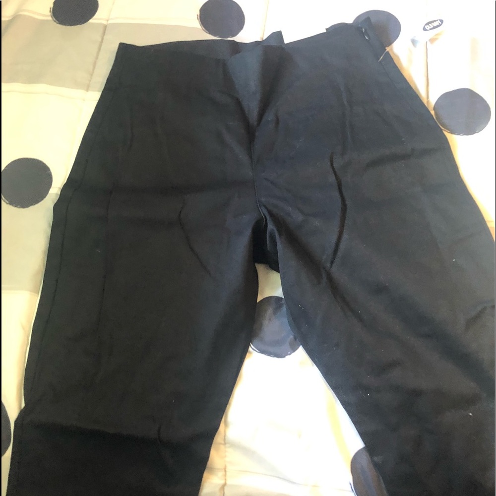 black tight fitting pants